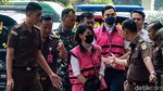 Potret Harvey Moeis dan Helena Lim Saat Dilimpahkan ke Kejari Jaksel