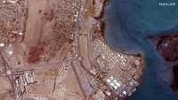 Sebelum diserang jet Israel, ada sejumlah kilang berbagai ukuran di dalam depot tersebut.
