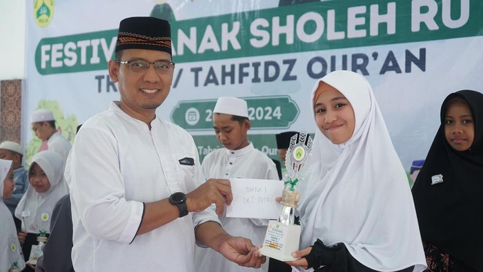 PT Kilang Pertamina Intetnasional (KPI) Refinery Unit III (Plaju) memberikan santunan kepada 120 anak yatim.