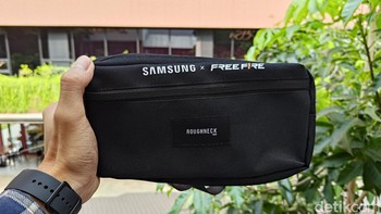 Selain itu juga disediakan sling bag. Foto: (Panji Saputro/detikINET).