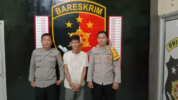 Saudi (27) diamankan polisi lantaran mencuri buah kelapa sawit milik warga di Musi Rawas