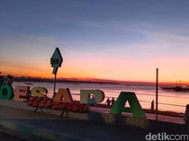 Berburu Sunset di Pantai Oesapa Kupang Sambil Bermain Bola