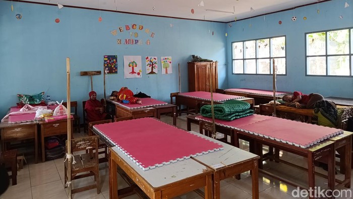Sejumlah siswa mulai pulang dari puskesmas dan perawatan di sekolah