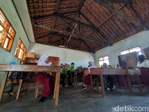 Miris, Siswa SDN 2 Karangpatihan Ponorogo Belajar di Bangunan Reyot