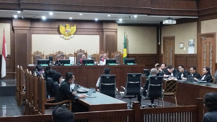 Pengadilan Gaduh: Hakim Murka pada Saksi yang Berbelit-belit soal Transaksi Bantuan Rp 500 Juta