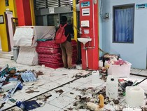 Potret Sisa-Sisa Kebakaran Gudang ATK SMAN 82 Jakarta
