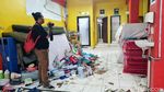 Potret Sisa-Sisa Kebakaran Gudang ATK SMAN 82 Jakarta