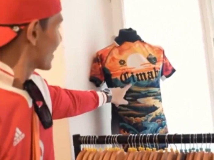 Tangkapan Layar video viral Jersey PSKC di Berlin