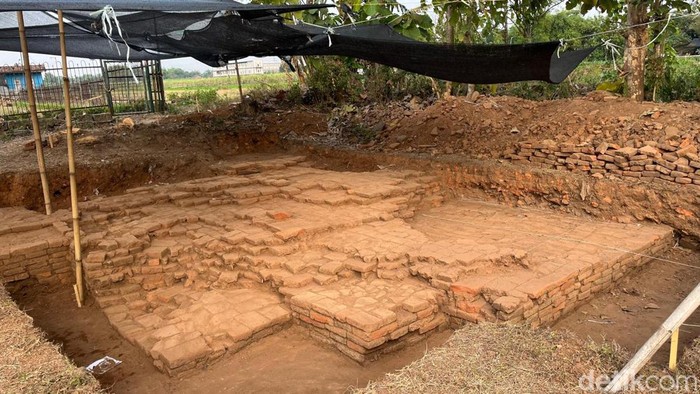 Temuan pagar di situs candi Bhre Kahuripan Mojokerto.