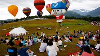 Para pengunjung yang datang ke festival dapat dipastikan terpesona dengan bentuk balon udara di sana.  