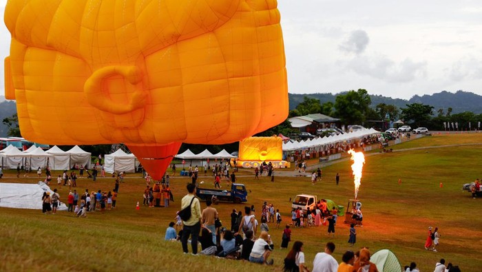 Terpikat Suasana Festival Balon Udara Internasional Taiwan People attend Taiwan International Ballon festival in Taitung, Taiwan July 21, 2024. REUTERS/Ann Wang