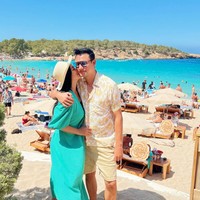 Titi dan Christian Sugiono diketahui telah resmi menikah pada 6 Februari 2009. Saat ini Titi sendiri sudah berusia 42 tahun, sementara Christian Sugiono berusia 43 tahun. Meski demikian penampilan keduanya masih terlihat awet muda. Foto: Instagram/@titi_kamall