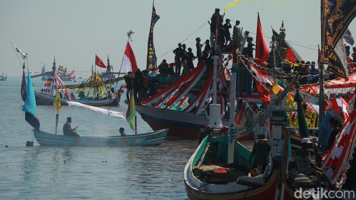Tradisi petik laut di Kalibuntu, Probolinggo.