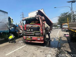 Truk Kontainer Vs Wing Box di Bypass Mojokerto, Satu Orang Tewas-1 Luka