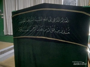 Berziarah ke Makam Habib Munzir Al Musawa, Pendiri Majelis Rasulullah