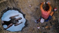 Terowongan Foixarda di Barcelona menyembunyikan harta karun pendakian gratis yang terdiri dari ribuan pegangan dalam berbagai bentuk, ukuran, dan warna.