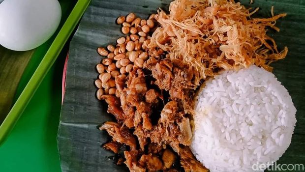 Nasi Balap Puyung Inaq Esun stall which is located in front of the Puyung Village Square, Jonggat District, Central Lombok. (Edi Suryansyah/detikBali)