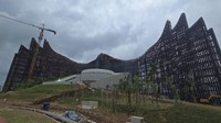 Minggu ini diawali dengan sejarah baru yang terukir di IKN. Kementerian PUPR melakukan pemasangan bilah terakhir dan tertinggi atau topping off sayap burung garuda Kantor Presiden IKN. Dengan pemasangan bilah tembaga ke-4.650, artinya proyek pembangunan gedung Kantor Presiden yang berlokasi di Kawasan Inti Pusat Pemerintahan (KIPP) IKN itu telah rampung sepenuhnya. (Dok. Kementerian PUPR)