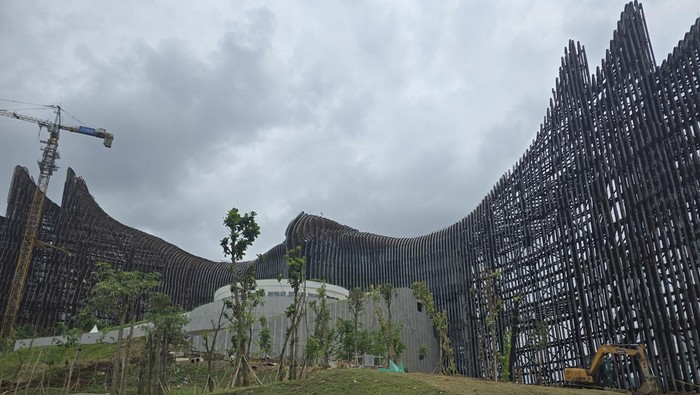 Wujud Bilah-bilah sayap garuda yang sudah rampung terpasang di kantor presiden di IKN