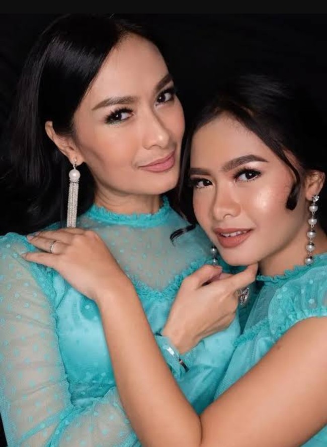 Putri sulung Iis Dahlia, Salshadilla Juwita menempuh pendidikan di London, Inggris. Salshadilla mengambil jurusan kuliner di sekolah top dunia Le Cordon Bleu. Foto: Instagram
