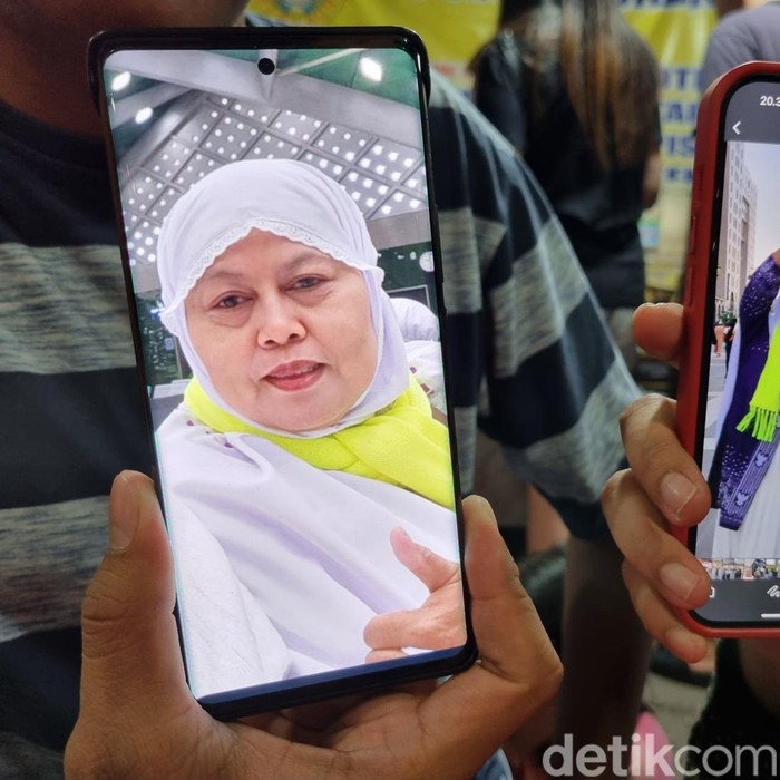 Anak dan menantu Bu Nunuk, pemilik kedai STMJ legendaris di Surabaya yang meninggal di Tanah Suci.
