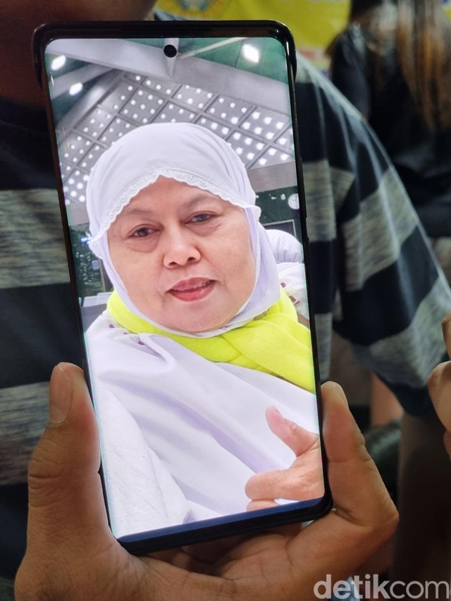 STMJ Bu Nunuk dan Haji Furoda Abal-abal