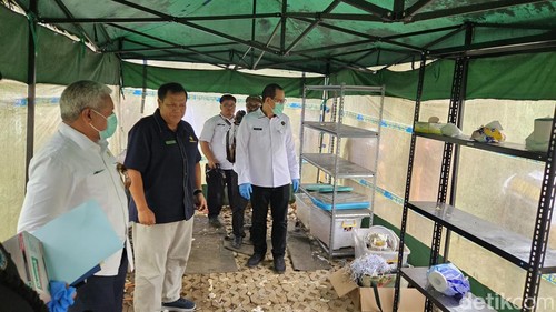 Badan Narkotika Nasional (BNN) menggerebek laboratorium narkoba rahasia (clandestine lab) di sebuah vila di Jalan Desa Keliki Kawan, Kecamatan Payangan, Gianyar, Bali. (Foto: Putu Krista/detikBali)