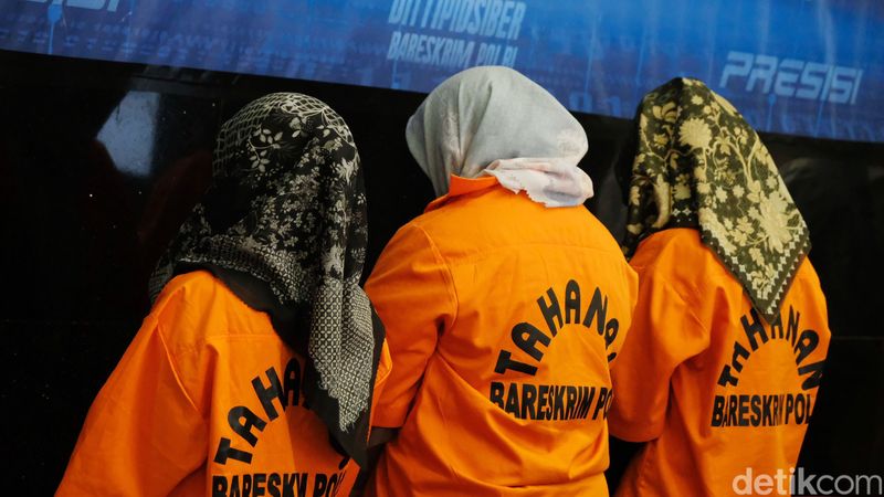 Bareskrim Polri membongkar kasus eksploitasi seksual terhadap anak di bawah umur lewat grup Telegram 'Premium Place'. Tersangka diduga menawarkan layanan seksual oleh anak-anak.