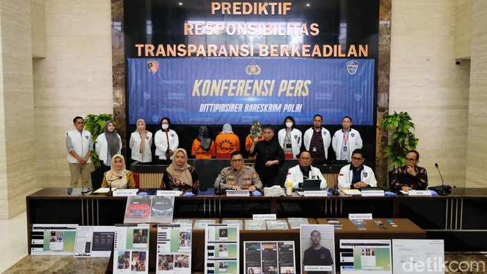 Bareskrim Polri membongkar kasus eksploitasi seksual terhadap anak di bawah umur lewat grup Telegram 'Premium Place'. Tersangka diduga menawarkan layanan seksual oleh anak-anak.