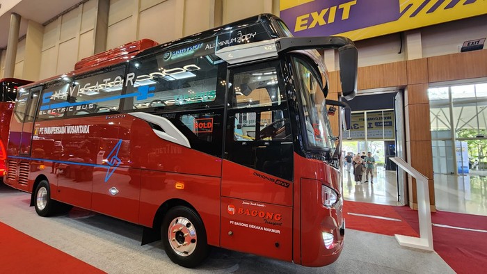 Bus listrik lokal buatan Wintrone unjuk gigi di GIIAS 2024
