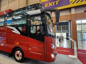 Bus Listrik Buatan Lokal Unjuk Gigi di GIIAS 2024