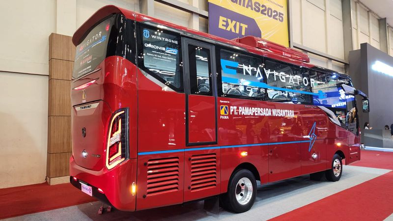 Bus listrik lokal buatan Wintrone unjuk gigi di GIIAS 2024