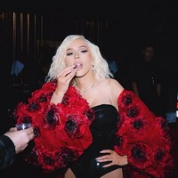 Obat ini sebenarnya digunakan untuk mengontrol diabetes tipe 2, namun belakangan ini banyak digunakan secara off-label untuk penurunan berat badan. Aguilera terus menunjukkan tubuh langsingnya dengan mengunggah foto-foto di media sosial, yang semakin memperkuat rumor tersebut. Foto: dok. Instagram @xtina