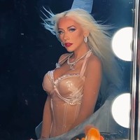 Christina Aguilera mencuri perhatian dengan tubuhnya yang semakin langsing. Sejak awal tahun ini, tubuh penyanyi 43 tahun itu menjadi sorotan karena mendadak langsing. Foto: dok. Instagram @xtina