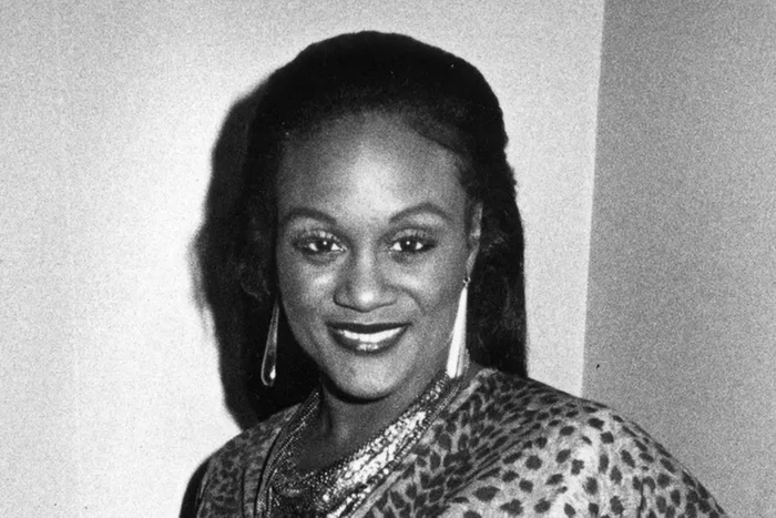 Evelyn Thomas Evelyn Thomas meninggal dunia di usia 70 tahun.
