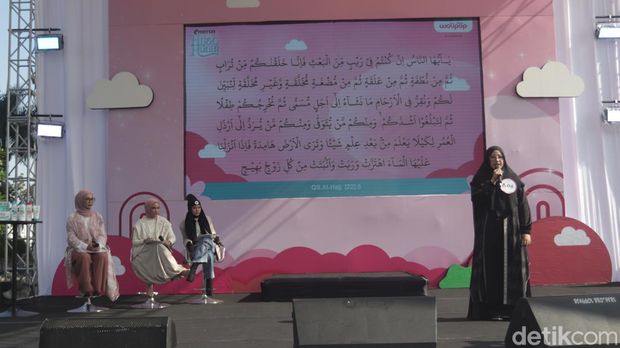 Foto Intan Nuraini saat menjadi juri di Emeron Hijab Hunt 2024 di Bandung.