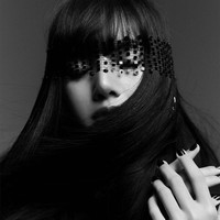 Sebelumnya Lisa BLACKPINK menjadi wajah untuk CELINE, yang juga berada di bawah LVMH Group, selama tiga tahun. Perusahaan multinasional itu membawahi berbagai brand mewah termasuk Louis Vuitton, CELINE, Dior, Loewe, dan Givenchy. Foto: dok. Louis Vuitton