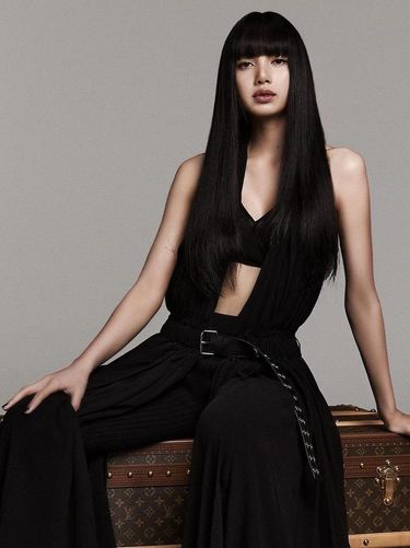 Gaya Lisa BLACKPINK jadi House Ambassador Louis Vuitton