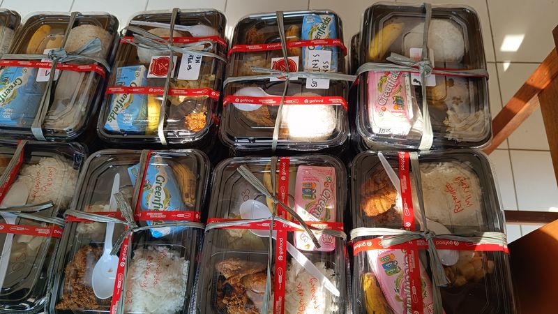 Gibran cek uji coba makan bergizi gratis di Bogor (Rizky/detikcom)