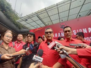 Hasto Sebut Megawati Bakal Tentukan Nasib Ahok di Pilgub Jakarta