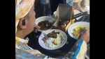 Gaya Sederhana Irfan Hakim Makan Lesehan Bareng Keluarga