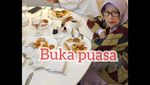 Gaya Sederhana Irfan Hakim Makan Lesehan Bareng Keluarga