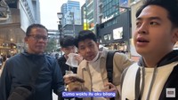 Jerome Polin mengajak keluarganya liburan di Jepang. Mereka juga keliling Tokyo untuk kulineran dari siang hingga malam hari. Foto: YouTube Nihongo Mantappu