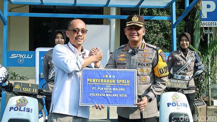 Kapolresta Malang launching SPKLU hasil kerja sama dengan PLN