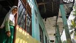 Kasihan Siswa-siswi Ini Belajar dalam Kondisi Sekolah Rusak