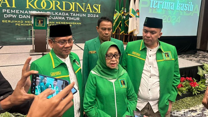 Ketua DPW PPP Jatim Munjidah Wahab saat menyampaikan daftar bacakada yang telah diberi rekomendasi.