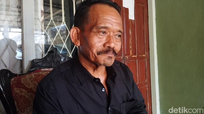 Ketua RT setempat, Karta (62). (Maulana/detikcom)
