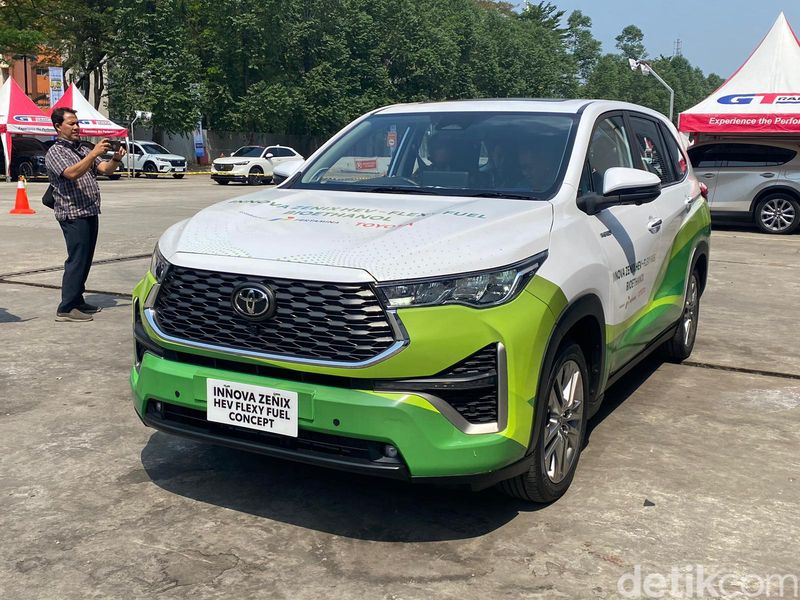 Kijang Innova Zenix HEV Flexy Fuel Concept dengan Bahan Bakar Bioetanol