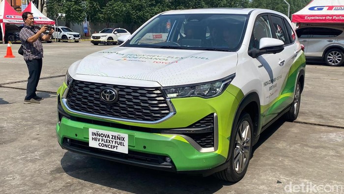 Kijang Innova Zenix HEV Flexy Fuel Concept dengan Bahan Bakar Bioetanol