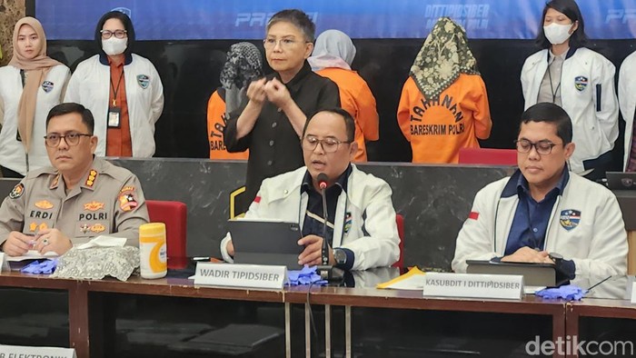 Konferensi pers kasus eksploitasi seksual anak lewat grup Telegram (Adrial Akbar/detikcom)